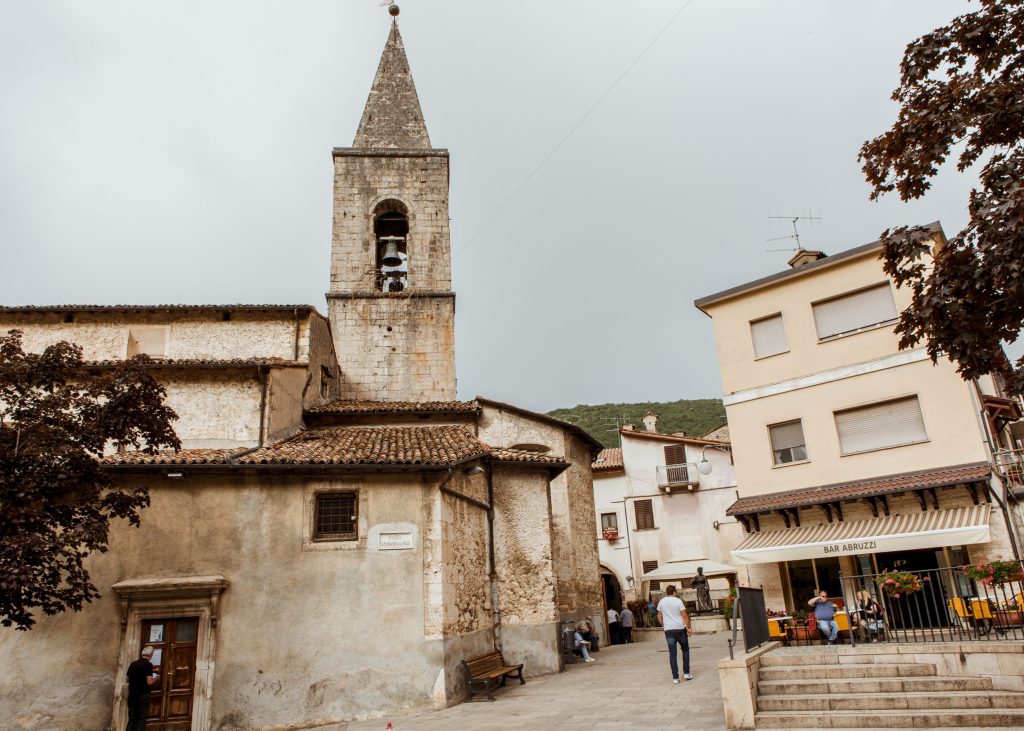 campanile-chiesa-di-santa-maria-della-valle-in-centro-storico-scanno